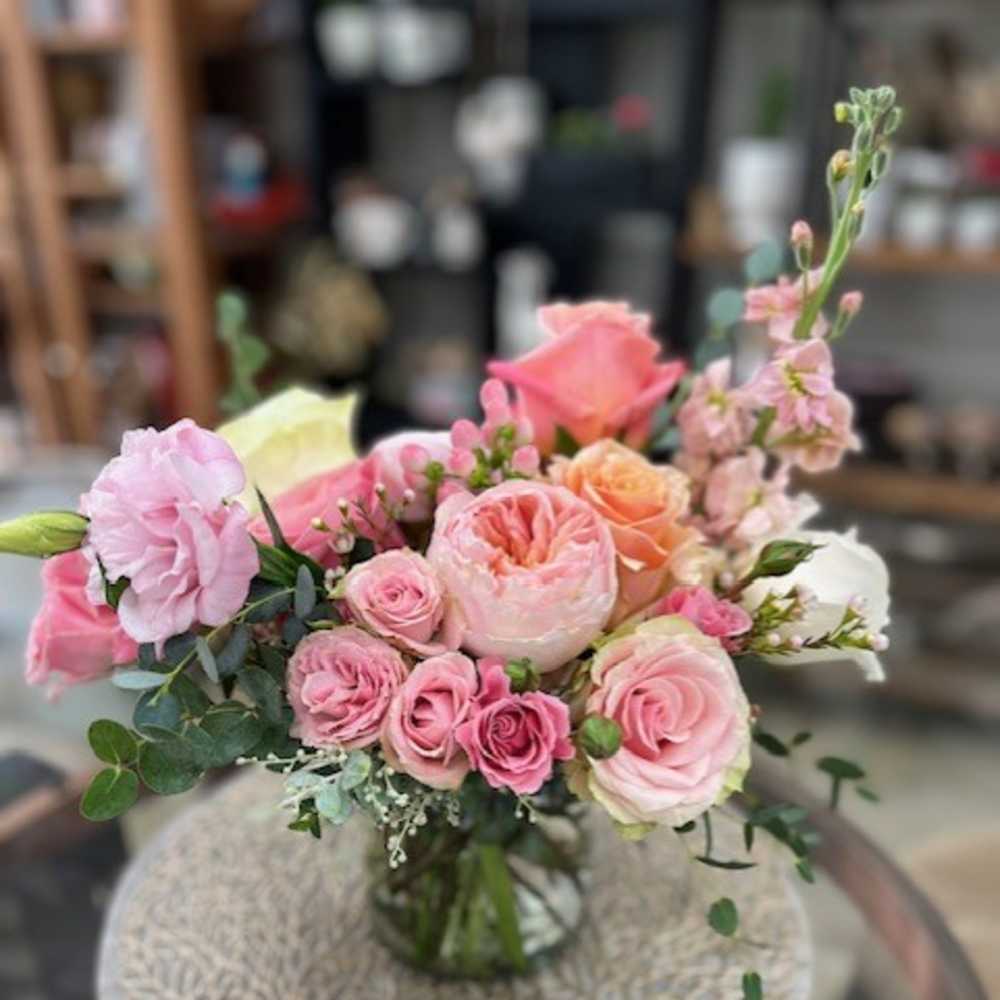 Pink and peach rose bouquet in a glass vase