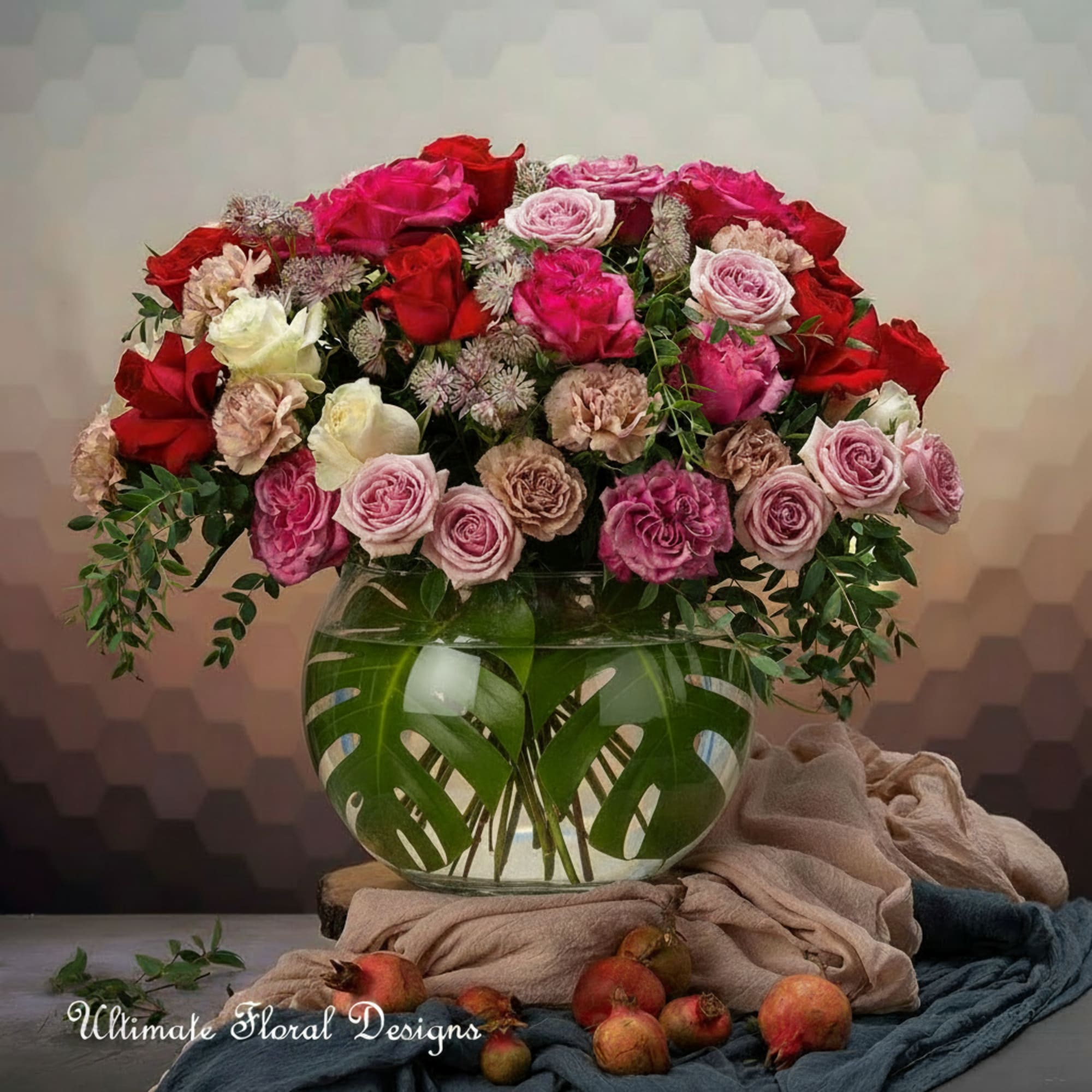 Mixed pink and red rose bouquet in a round glass vase