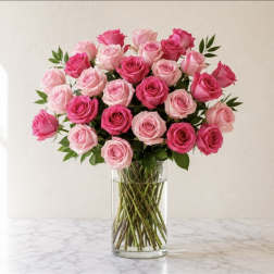 Bouquet of pink roses in a clear glass vase