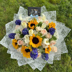 Mix bouquet pastel tones and sunflowers