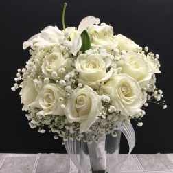 white bridal bouquet