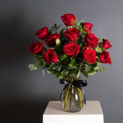 One dozen red roses - Vase arrangement