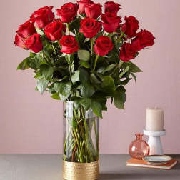 Bouquet of red roses in a clear glass vase