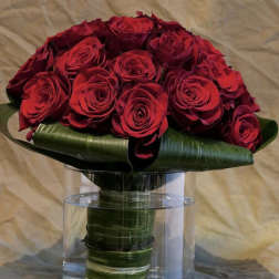 Bouquet of red roses in a clear glass vase