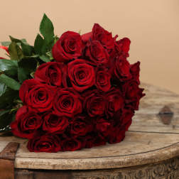 25 Premium Medium Stem Roses