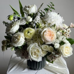 White and elegant Vase!