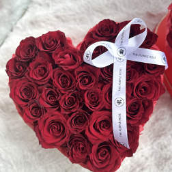 Roses in Heart Box P