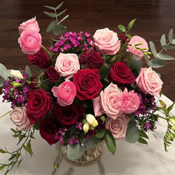 Bouquet of pink and red roses in a mosaic vase