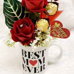 Red roses in a mug with chocolates and a "Best Mom Ever" message
