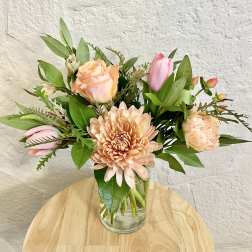 Peach and pink bouquet in a clear glass vase