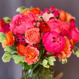 Bright pink and orange bouquet in a glass vase