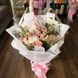 Sweet love for mom( pink roses )