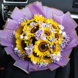 Ramo Buchón de Girasoles y Rosas (Amanecer Dorado & Lavanda)