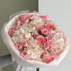 Blushing Rose- Hydrengea, baby roses