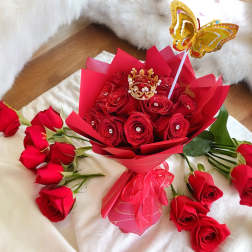 ️resin dimond and crown red roses bouquet️