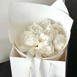 White Peonies to Make Your Day