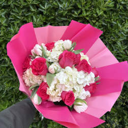Pinks and whites bouquet Wrap