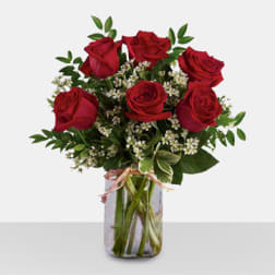 Bouquet of red roses in a clear glass vase