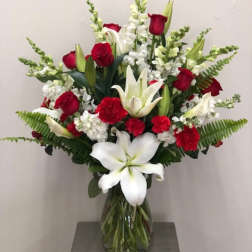 Red roses and white lilies in a glass vase
