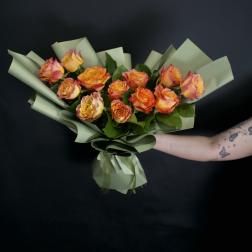 One dozen Free Spirit roses - Hand tie bouquet