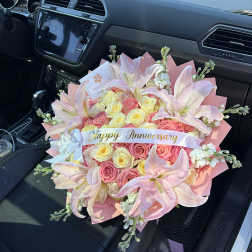 Ramo de 50 rosas con lirios