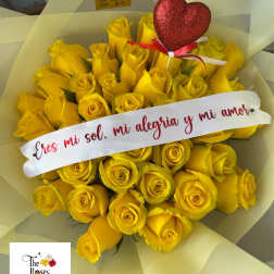 Luxury Bouquet of 40 YELLOW Premium Roses