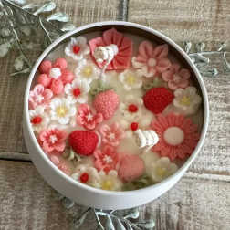 Strawberries and Daisies Tin Candle