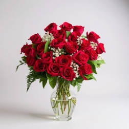 Bouquet of red roses in a clear glass vase