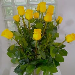 Bouquet of yellow roses in a clear glass vase