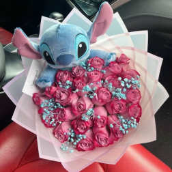 Bouquet of pink roses with a Stitch plush toy