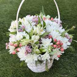 White and pink flower basket with a curved handle