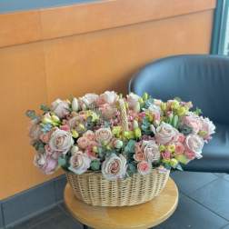 large flower arrangement with roses and lisianthus
