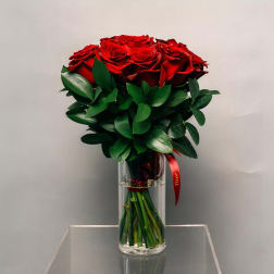 Bouquet of red roses in a clear glass vase