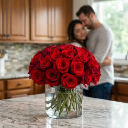 Bouquet of red roses in a clear glass vase