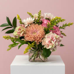 Sarah Centerpiece (soft & whimsical )
