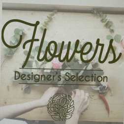 Flower shop sign with the words "Flowers Designer's Selection"