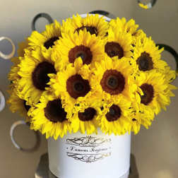 Bouquet of yellow sunflowers in a white hatbox