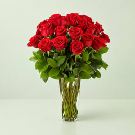Bouquet of red roses in a clear glass vase