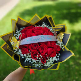Bouquet of red roses with a Happy Birthday ribbon