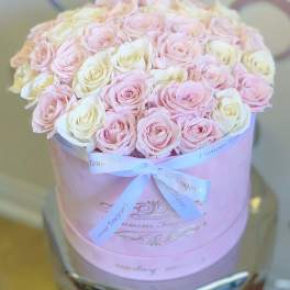 Everlasting Pink&White Signature Box - Real Roses that last up to 3 years
