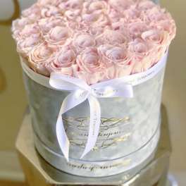 Everlasting Roses Pink Signature Box