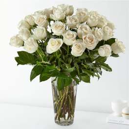 Bouquet of white roses in a clear glass vase