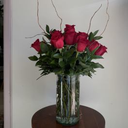 Bouquet of red roses in a clear glass vase