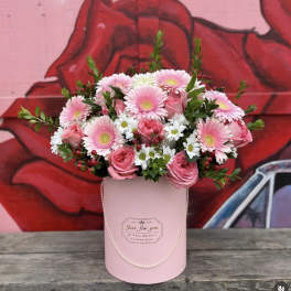 Pink and white bouquet in a pink hatbox