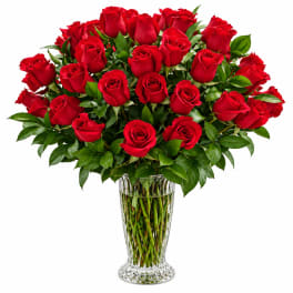 Bouquet of red roses in a clear glass vase