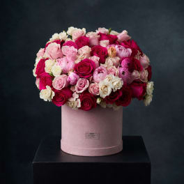Pink and white rose bouquet in a round pink box