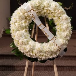 Wreath White Standing