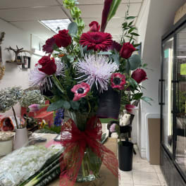 Holiday Mixed Floral Arrangement – Holiday Flowers – Toronto delivery -  Blooms New Jersey