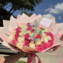 50 White Roses Pink Wrapping Crown On it
