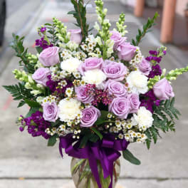 Lavender roses, white snapdragons, white carnations